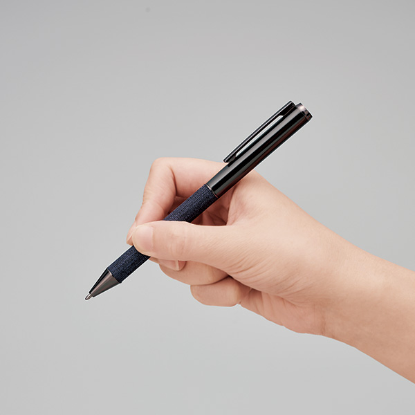 リサイクルPET生地使用ボールペン(ケース入り) リサイクルPET生地使用ボールペン(ケース入り)