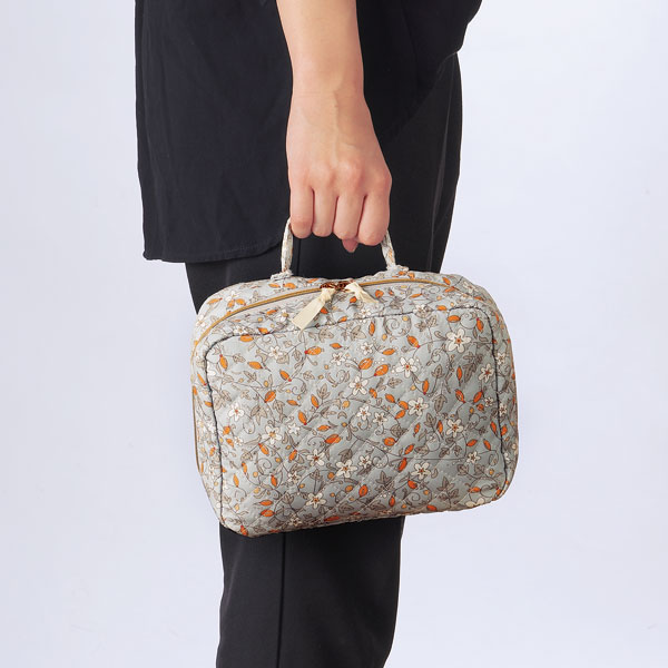 フィオリート・ハンドル付きキルティングオープンポーチ フィオリート・ハンドル付きキルティングオープンポーチ