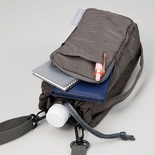 MOTTERU クーラーボトルホルダーサコッシュ MOTTERU クーラーボトルホルダーサコッシュ